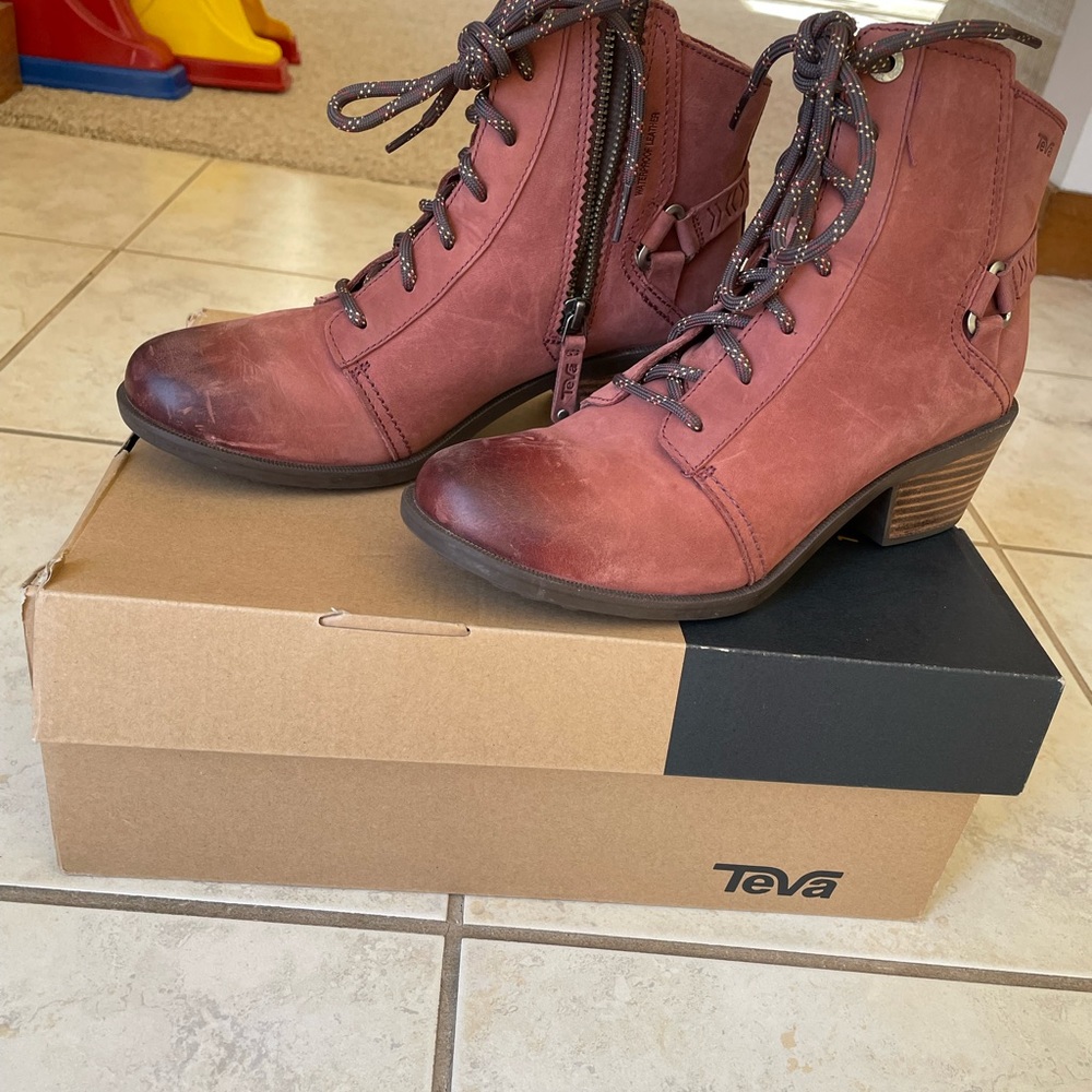 Teva Redwood Fox boots